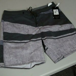 NWT Quiksilver 18" Beachshorts Size 32 Swim Trunks